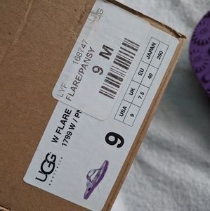 UGG Shoes - Brand new Ugg flip flops UGG Shoes - Brand new Ugg flip flops